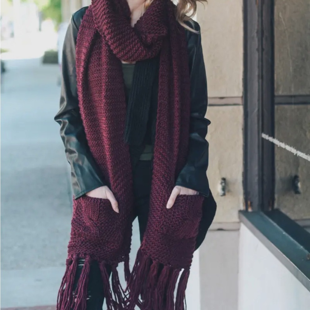 Chunky Oversized Two Pocket Scarf - Picture 3 of 12